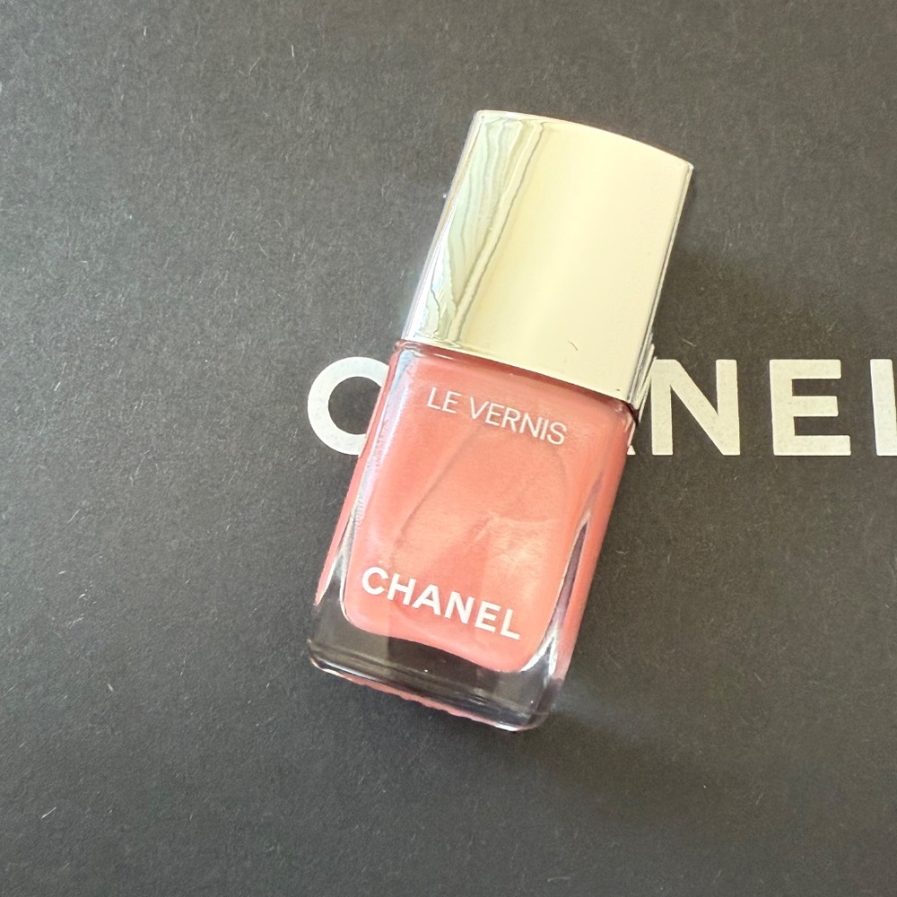 New Limited Edition Chanel Nail Polish Dazzling Artist #405 - Picture 2 of 6